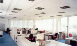 Direktbeleuchtung mit Deckenleuchten