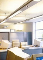 Direkt/Indirekte Beleuchtung durch ein abgependeltes Lichtrohrsystem